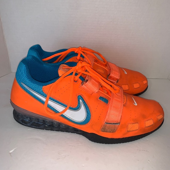 nike shoes with orange bottoms